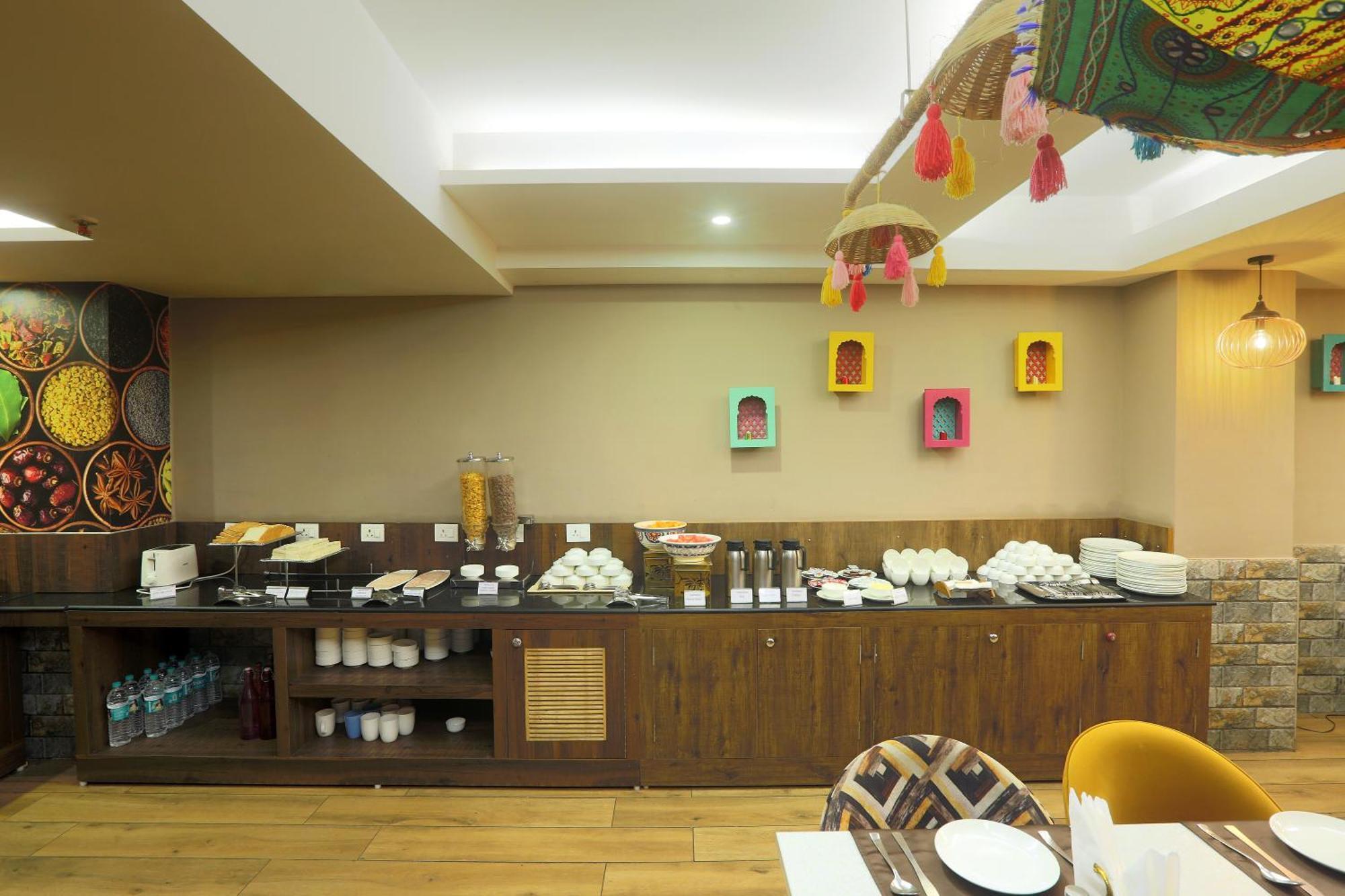 Hotel Silky Palace Near Igi Airportt Yeni Delhi Dış mekan fotoğraf