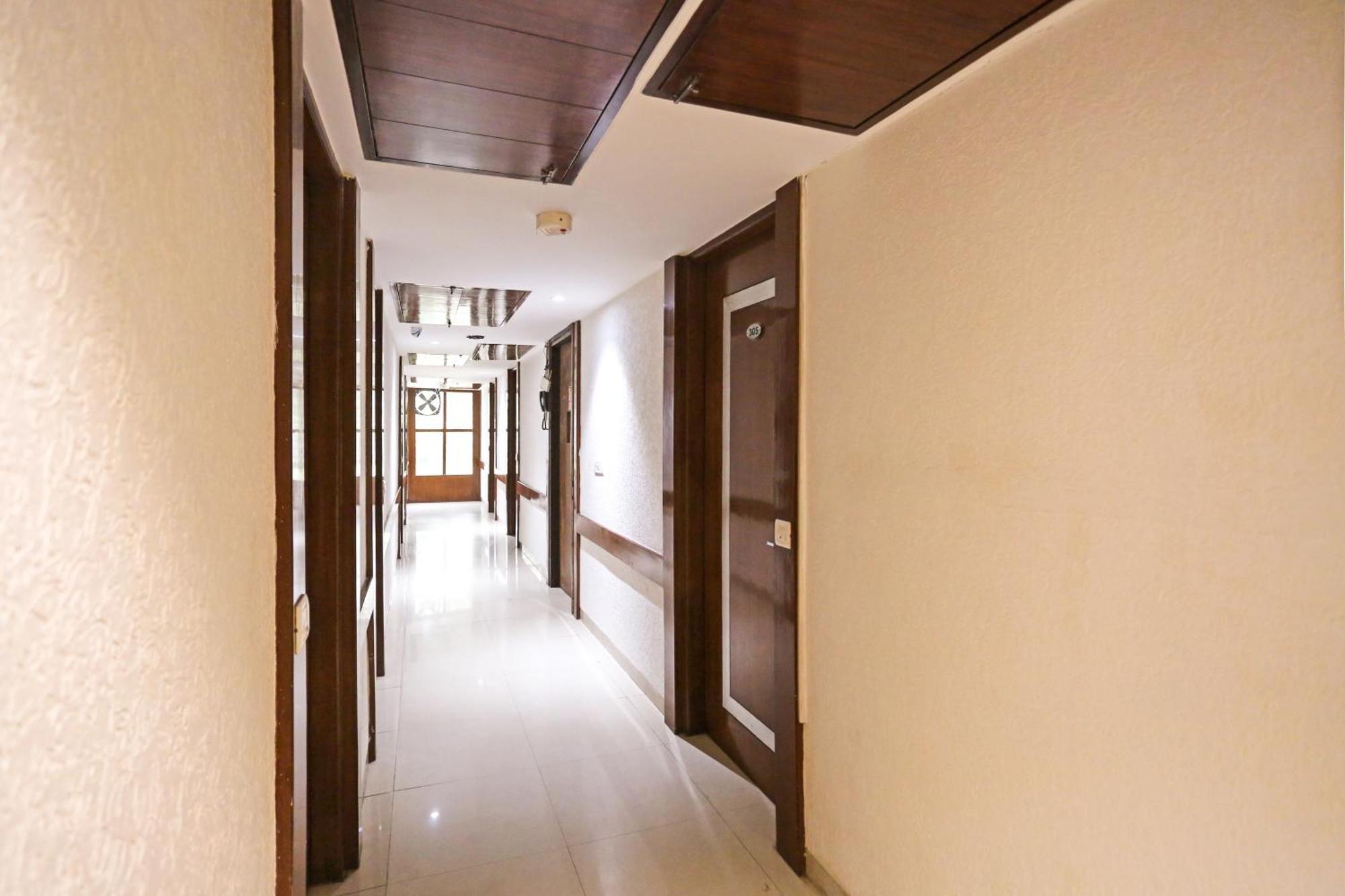 Hotel Silky Palace Near Igi Airportt Yeni Delhi Dış mekan fotoğraf