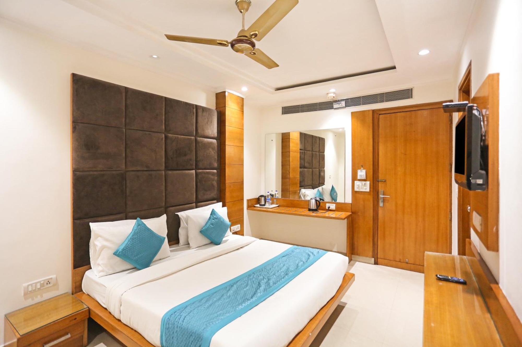 Hotel Silky Palace Near Igi Airportt Yeni Delhi Dış mekan fotoğraf