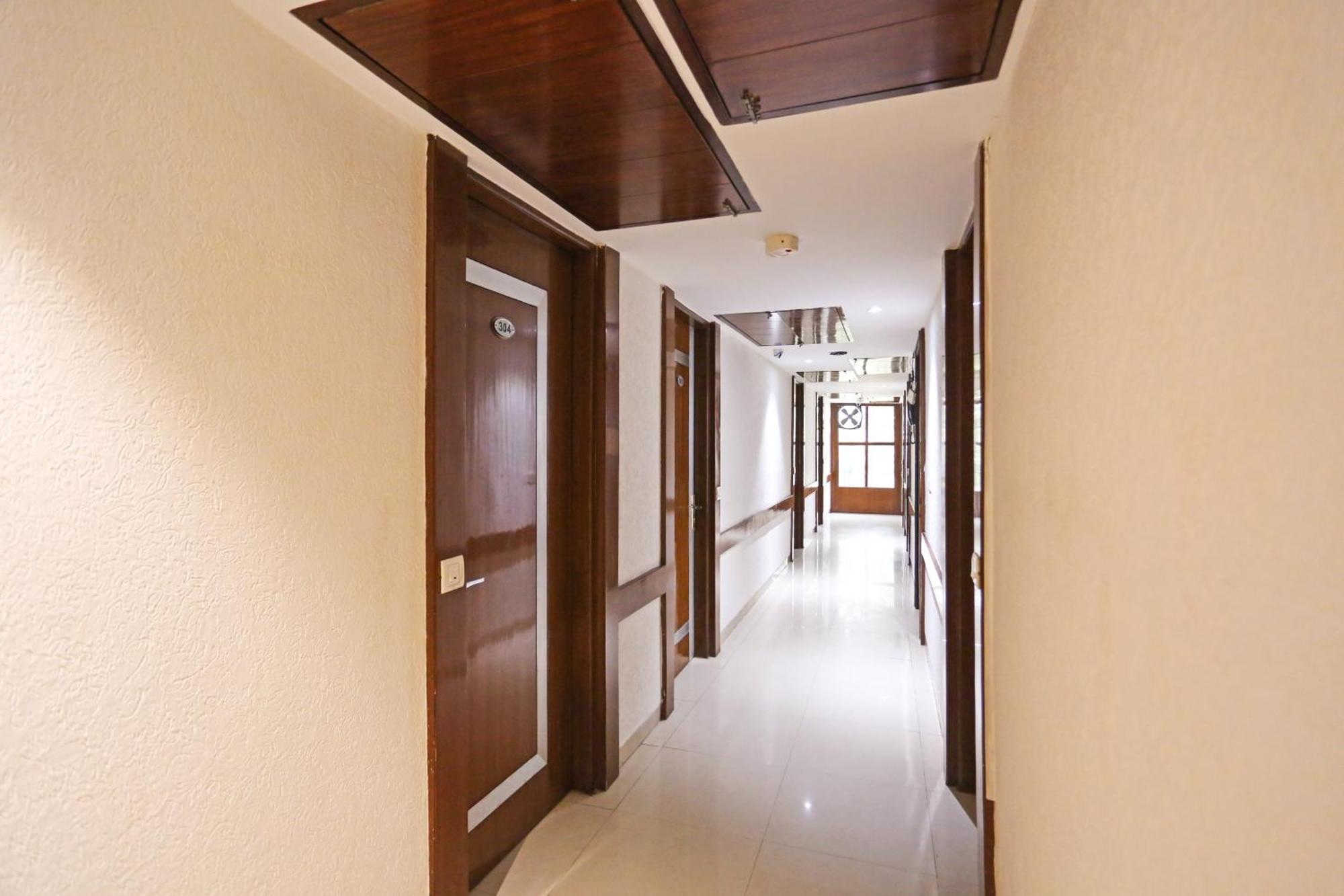 Hotel Silky Palace Near Igi Airportt Yeni Delhi Dış mekan fotoğraf