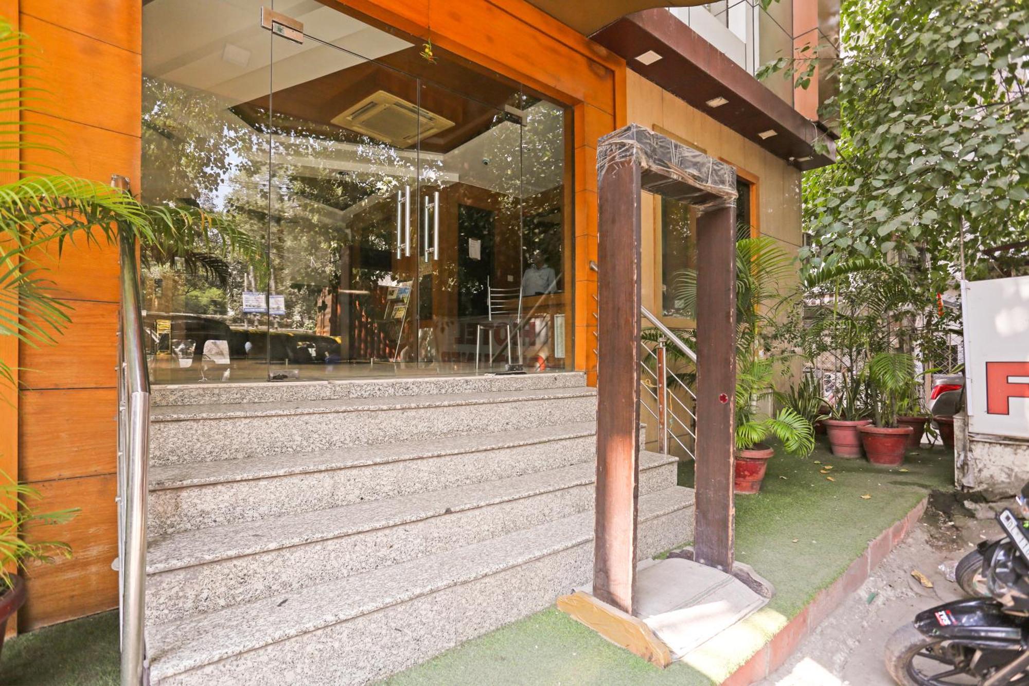 Hotel Silky Palace Near Igi Airportt Yeni Delhi Dış mekan fotoğraf