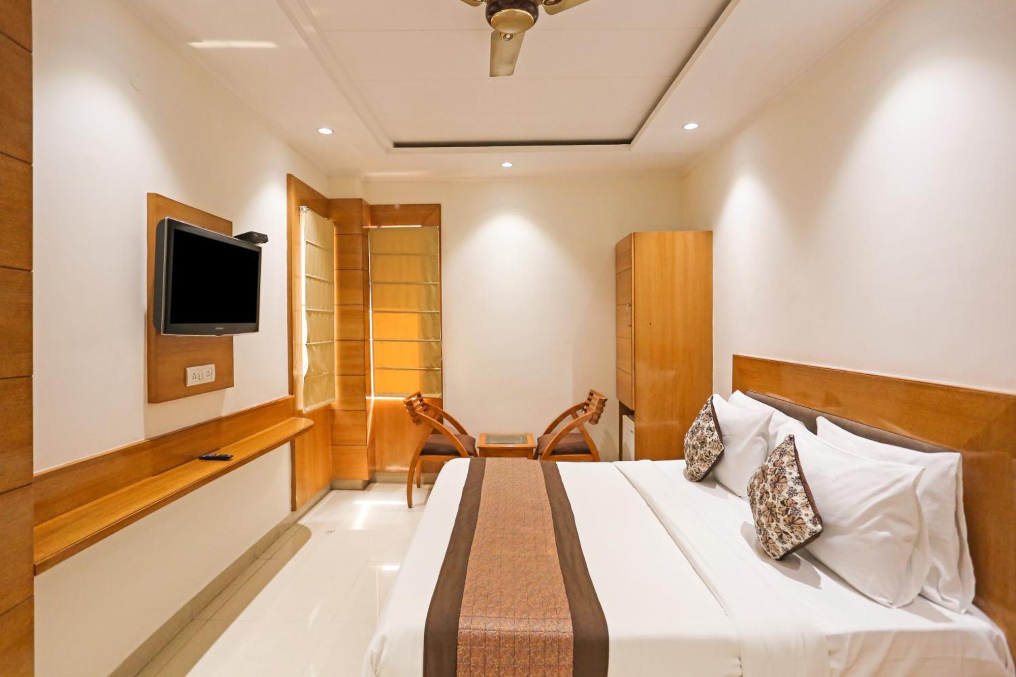 Hotel Silky Palace Near Igi Airportt Yeni Delhi Dış mekan fotoğraf