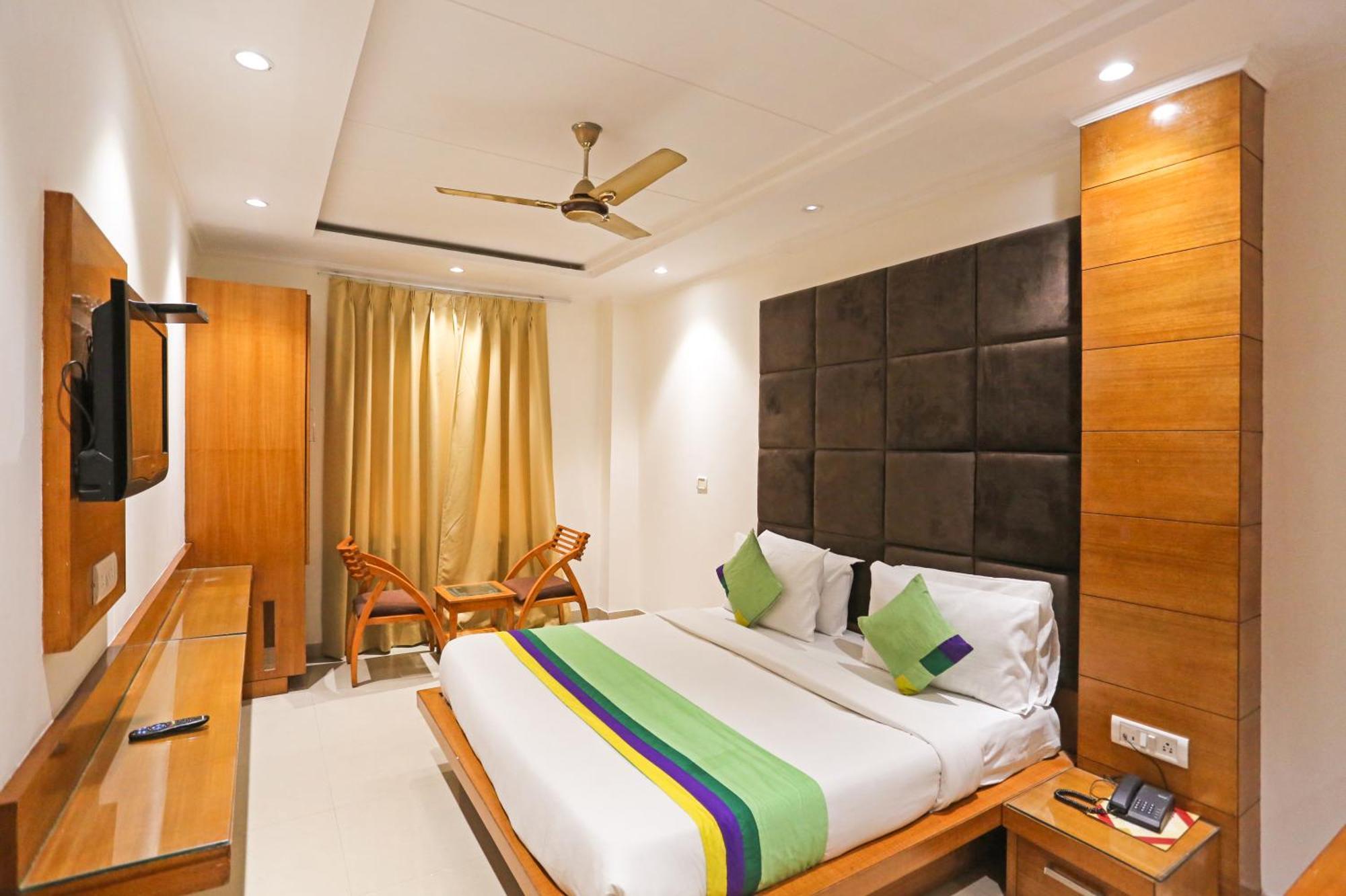 Hotel Silky Palace Near Igi Airportt Yeni Delhi Dış mekan fotoğraf