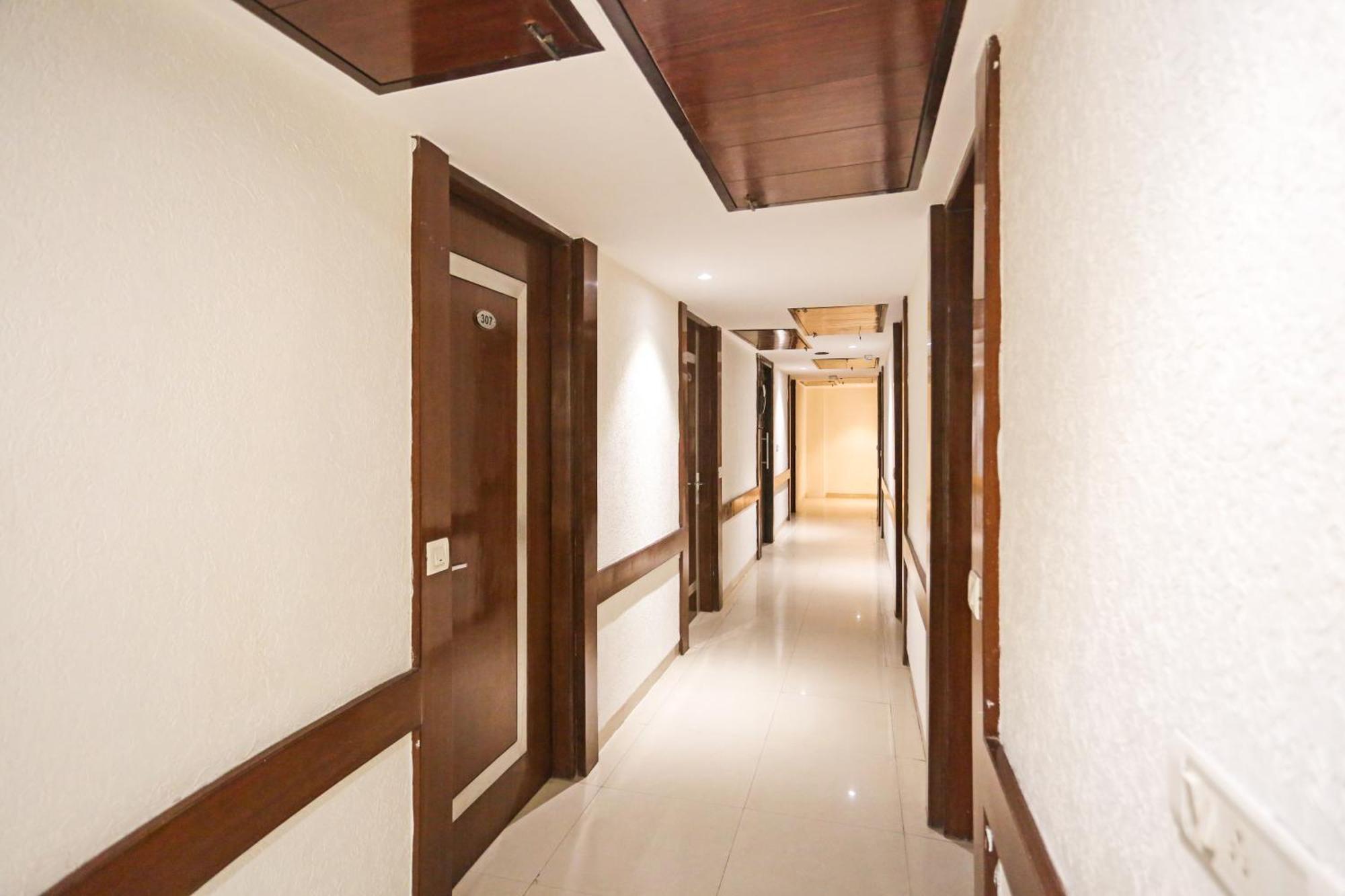 Hotel Silky Palace Near Igi Airportt Yeni Delhi Dış mekan fotoğraf