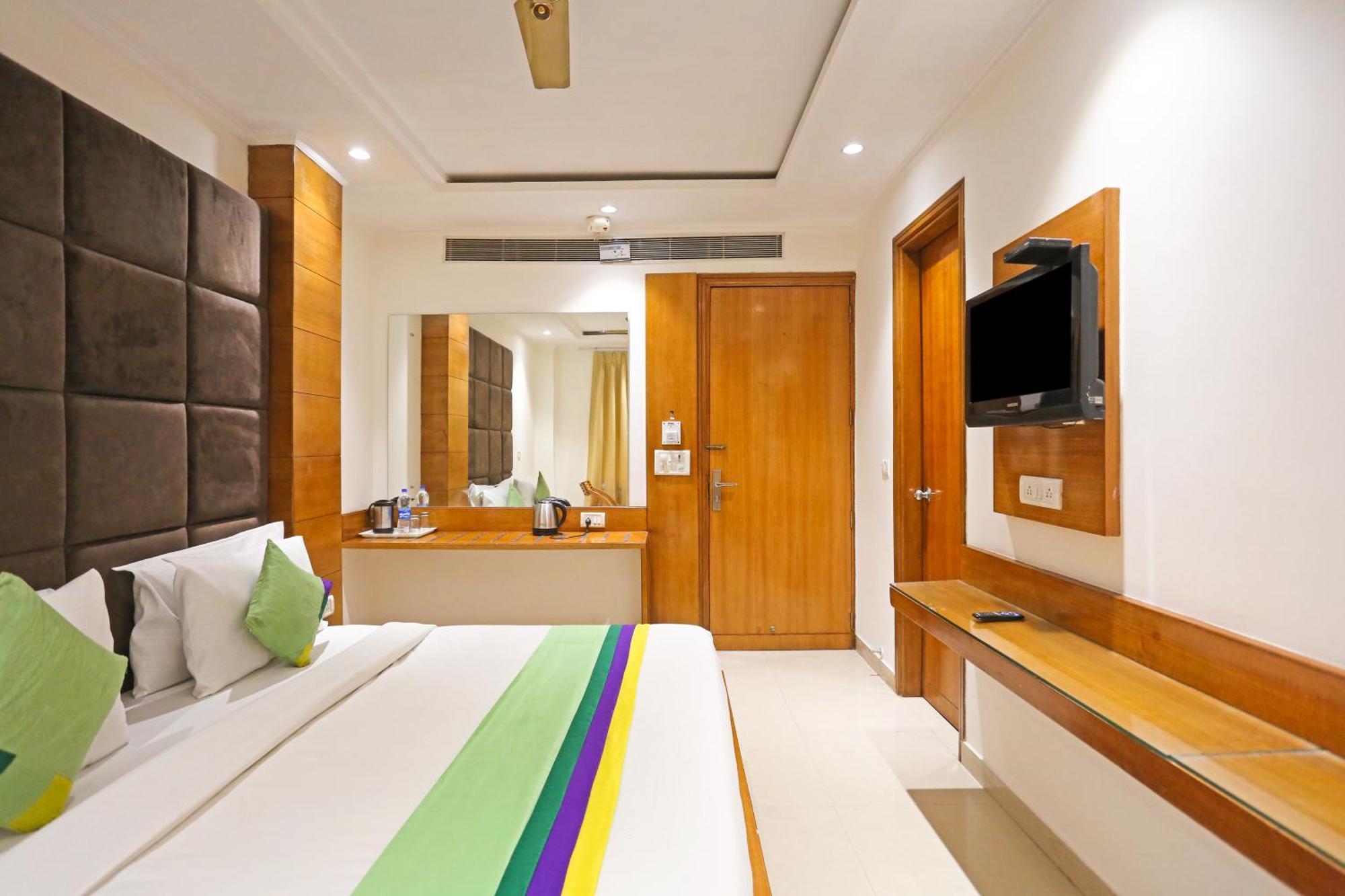 Hotel Silky Palace Near Igi Airportt Yeni Delhi Dış mekan fotoğraf