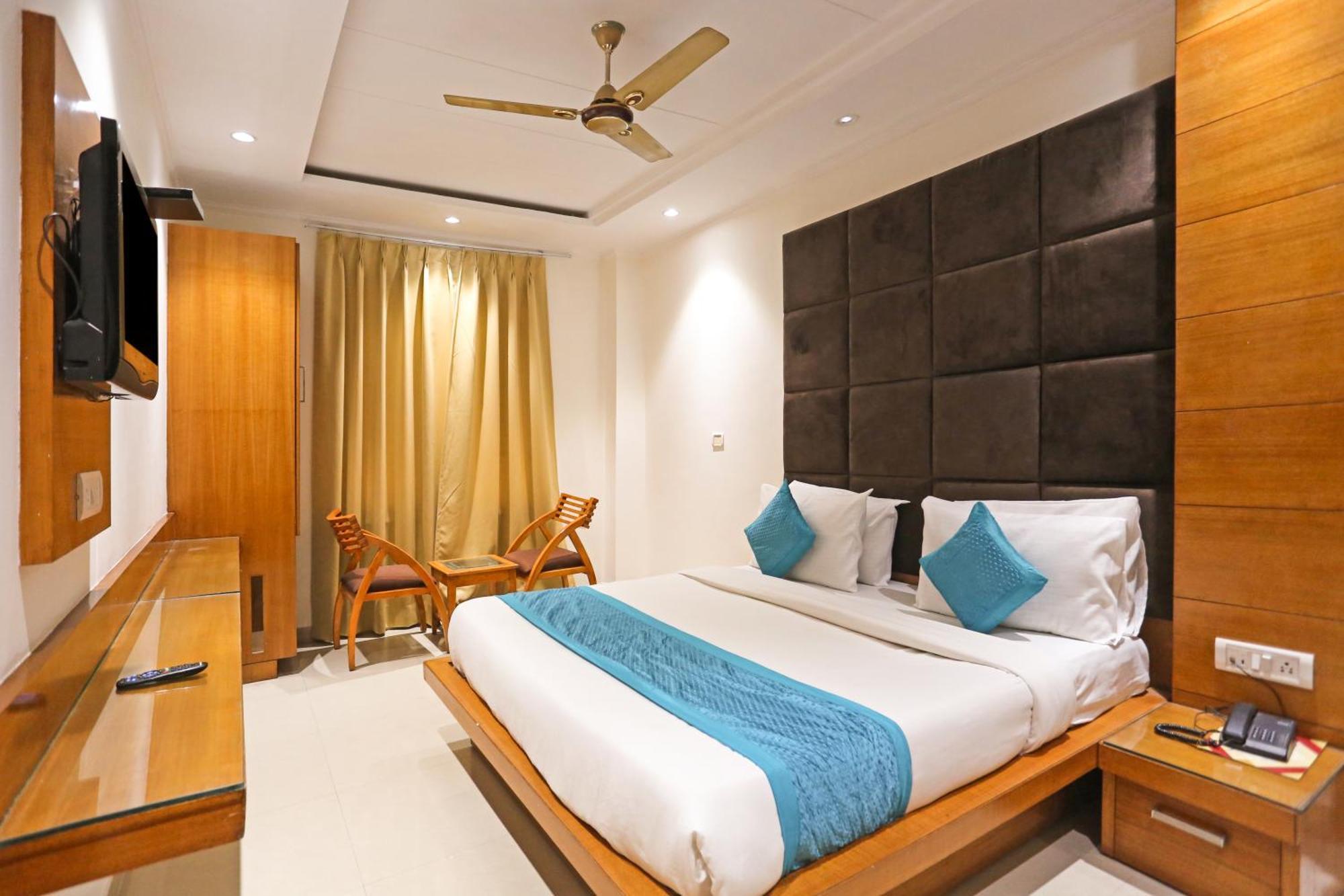 Hotel Silky Palace Near Igi Airportt Yeni Delhi Dış mekan fotoğraf