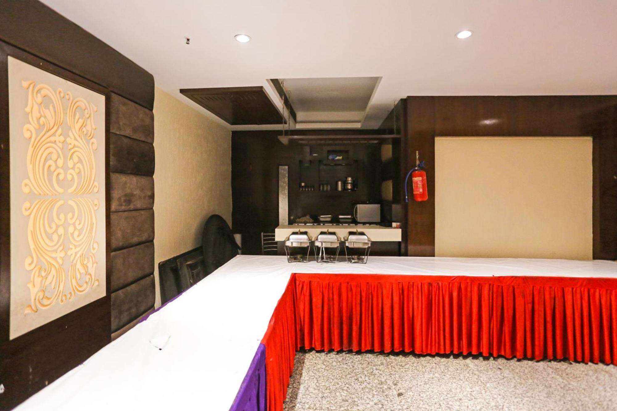 Hotel Silky Palace Near Igi Airportt Yeni Delhi Dış mekan fotoğraf