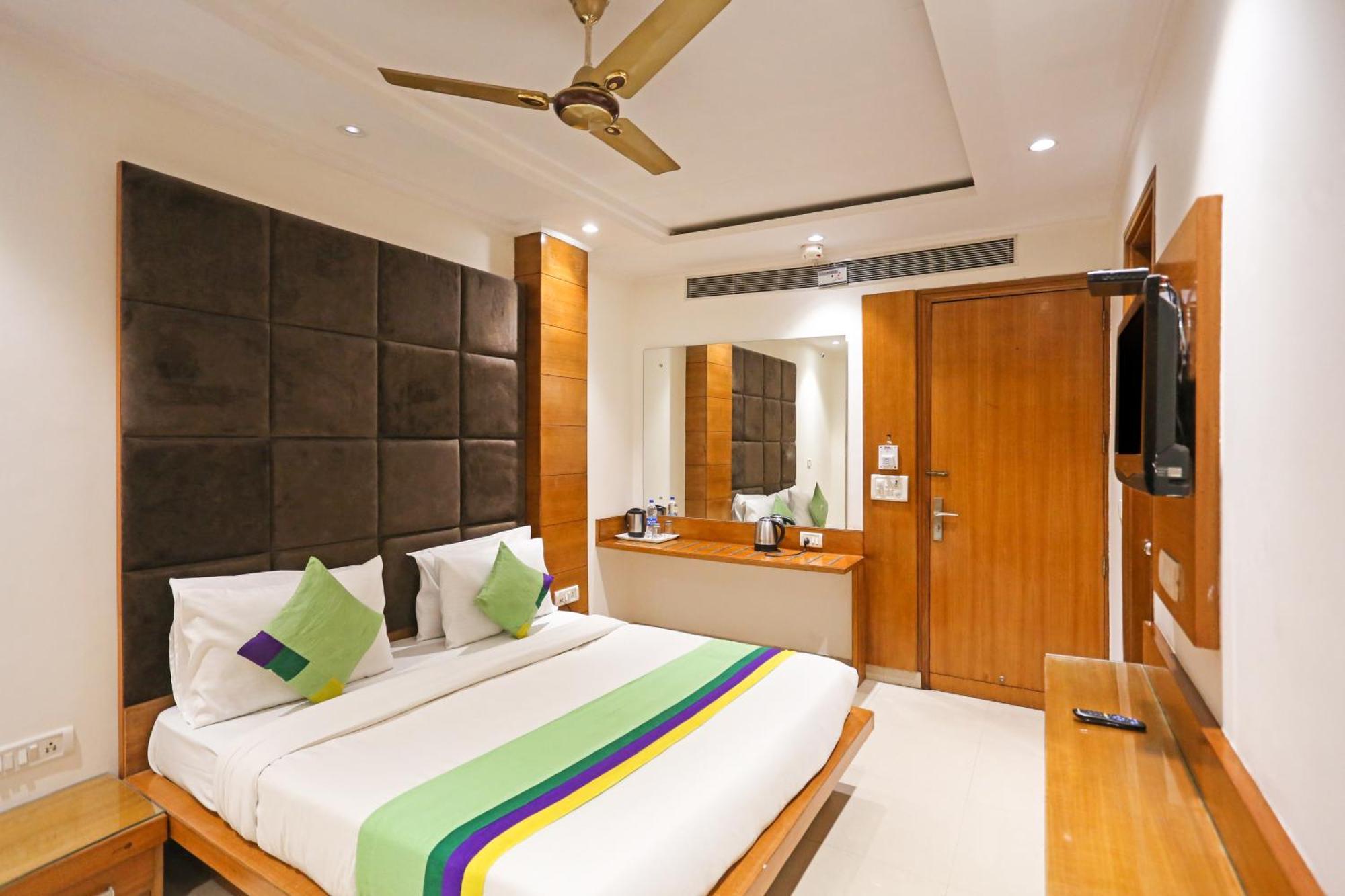 Hotel Silky Palace Near Igi Airportt Yeni Delhi Dış mekan fotoğraf