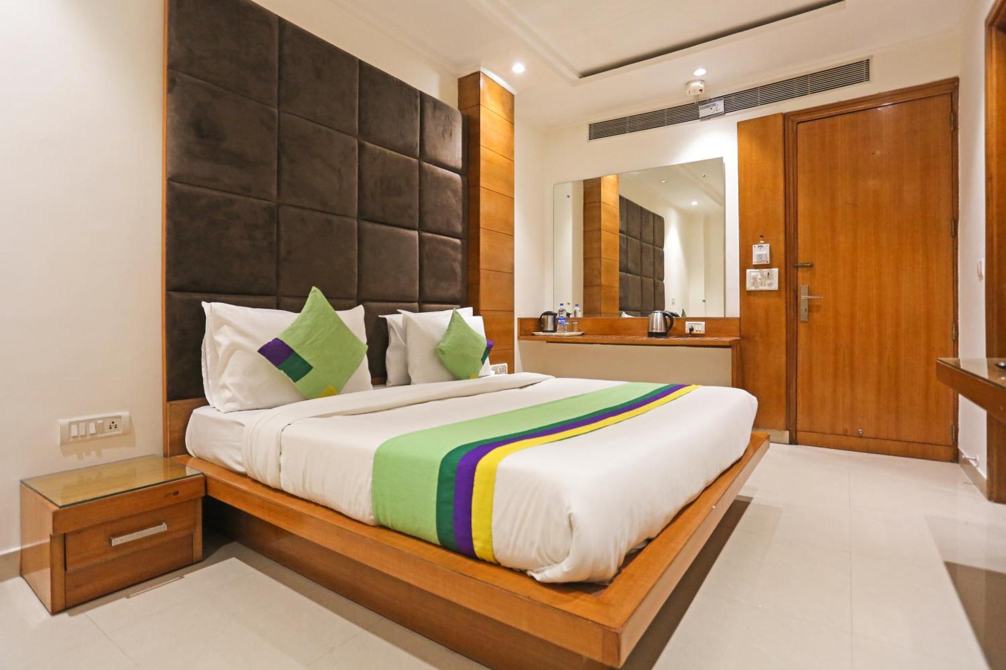 Hotel Silky Palace Near Igi Airportt Yeni Delhi Dış mekan fotoğraf