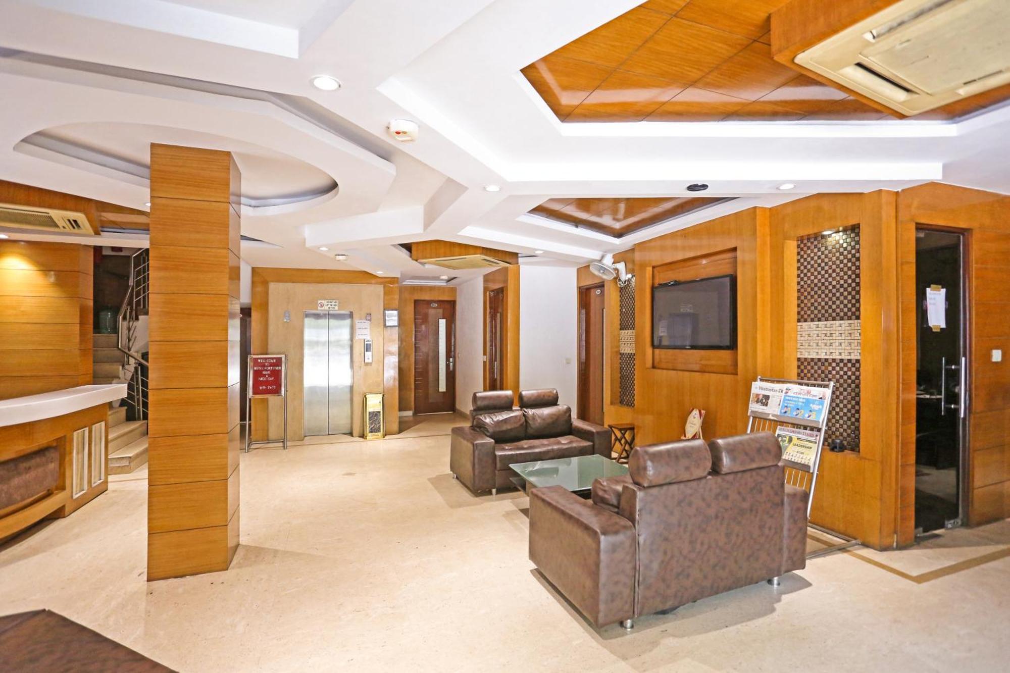 Hotel Silky Palace Near Igi Airportt Yeni Delhi Dış mekan fotoğraf