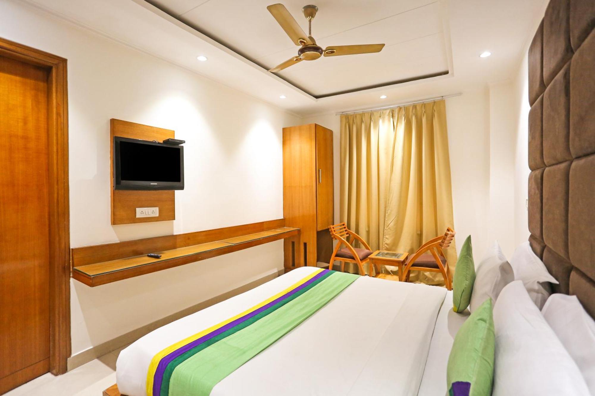 Hotel Silky Palace Near Igi Airportt Yeni Delhi Dış mekan fotoğraf