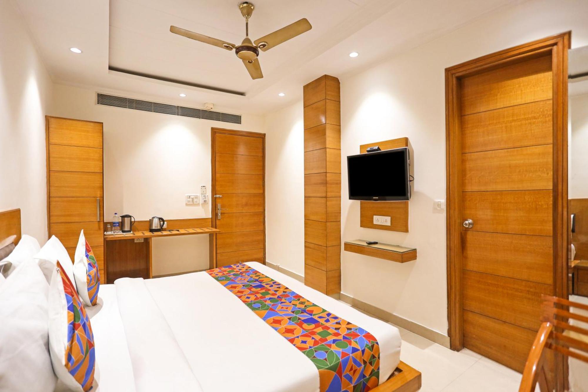 Hotel Silky Palace Near Igi Airportt Yeni Delhi Dış mekan fotoğraf