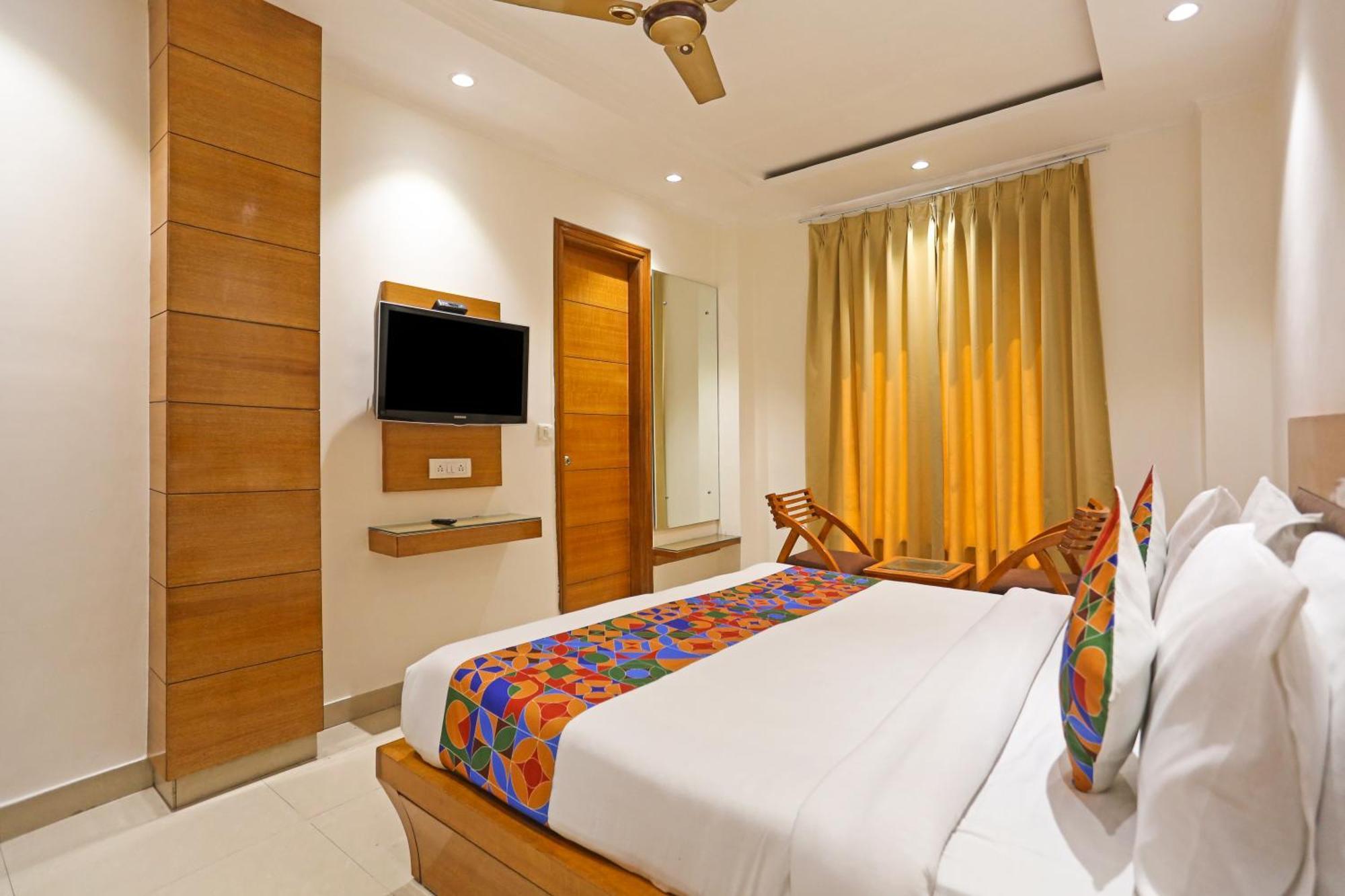 Hotel Silky Palace Near Igi Airportt Yeni Delhi Dış mekan fotoğraf
