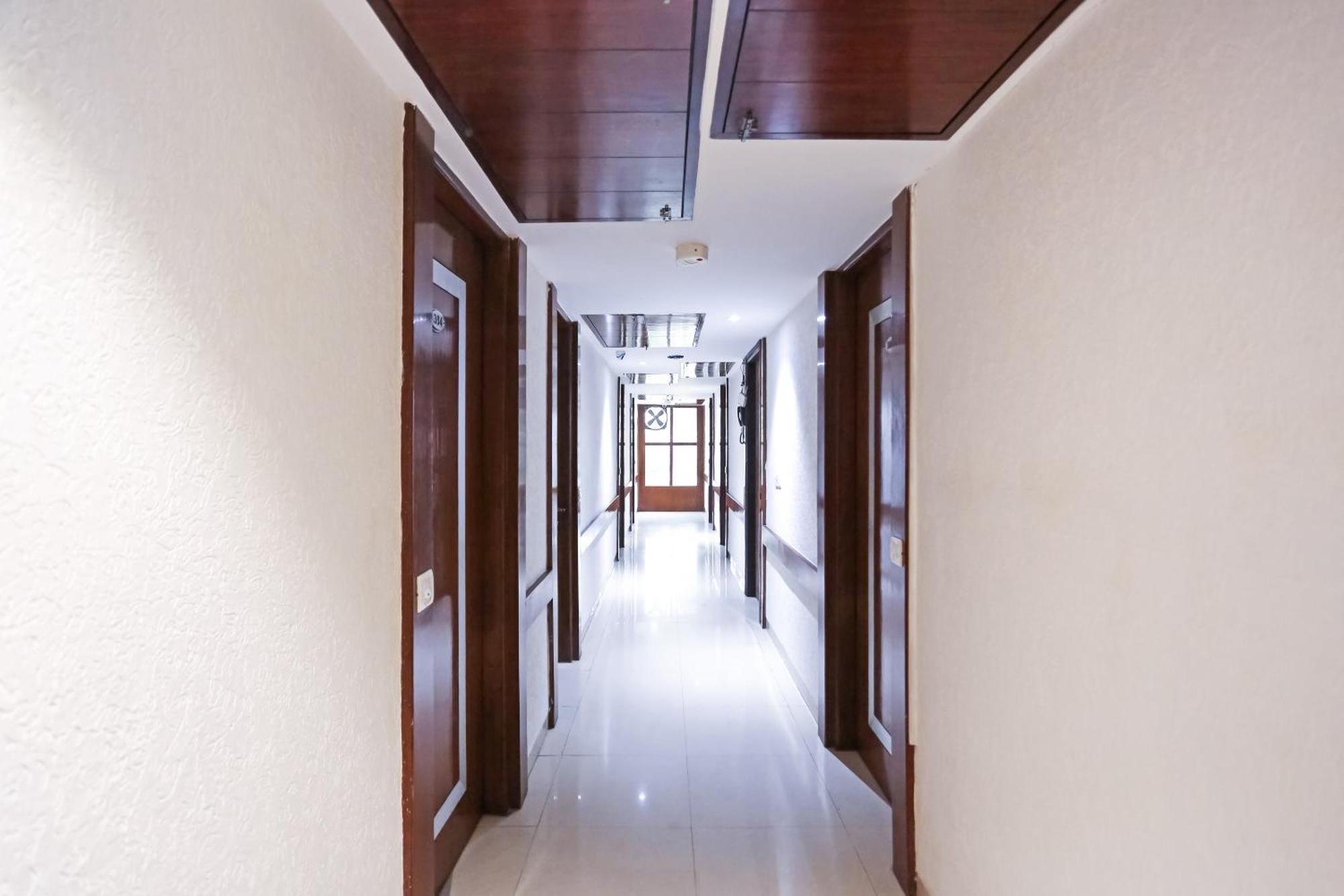 Hotel Silky Palace Near Igi Airportt Yeni Delhi Dış mekan fotoğraf