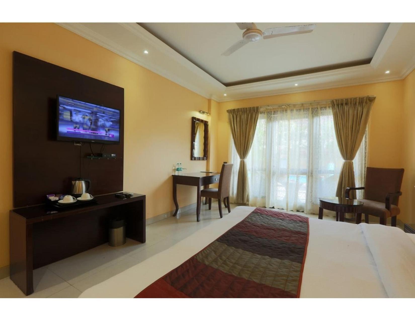 Hotel Silky Palace Near Igi Airportt Yeni Delhi Dış mekan fotoğraf