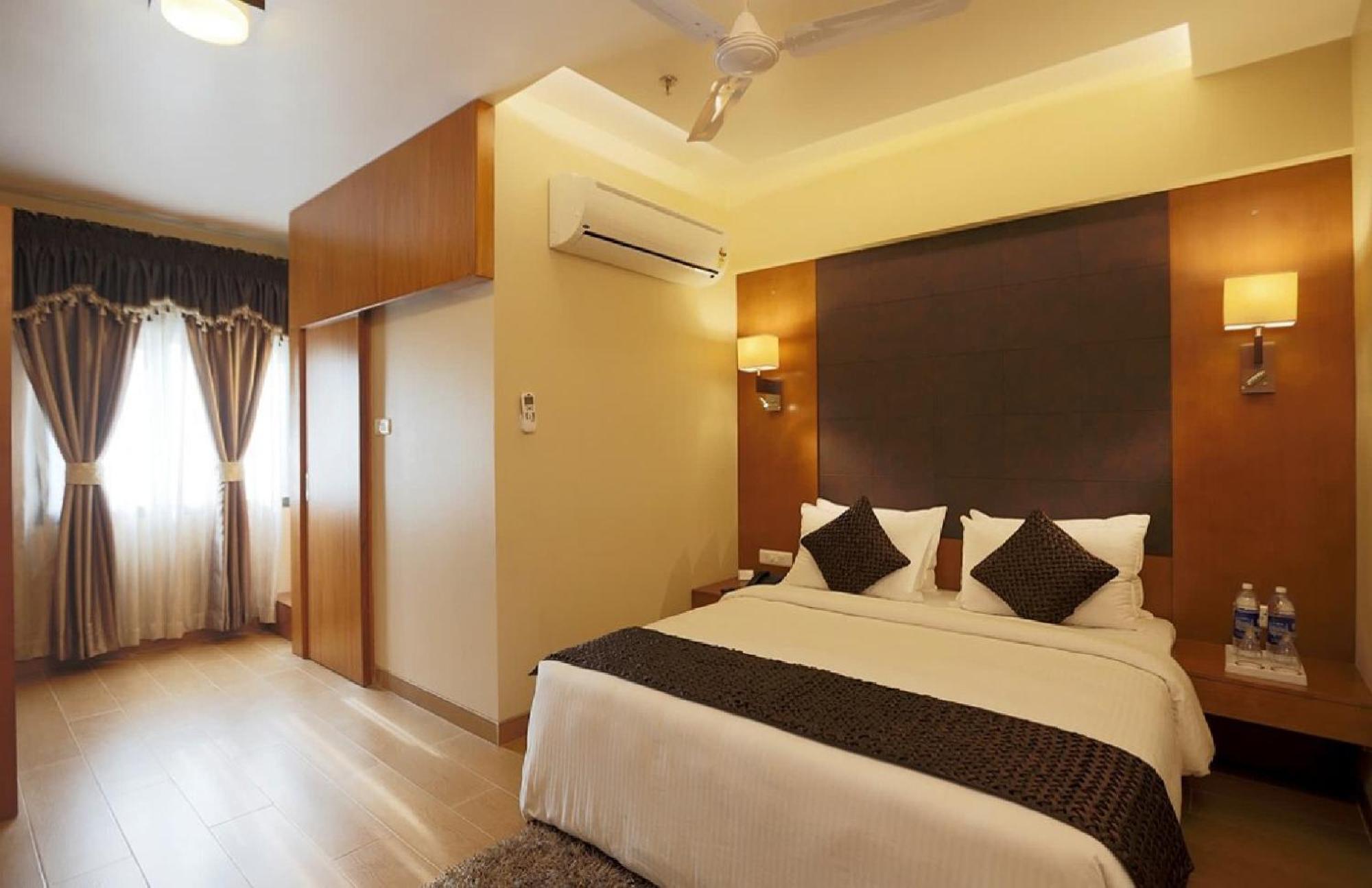Hotel Silky Palace Near Igi Airportt Yeni Delhi Dış mekan fotoğraf