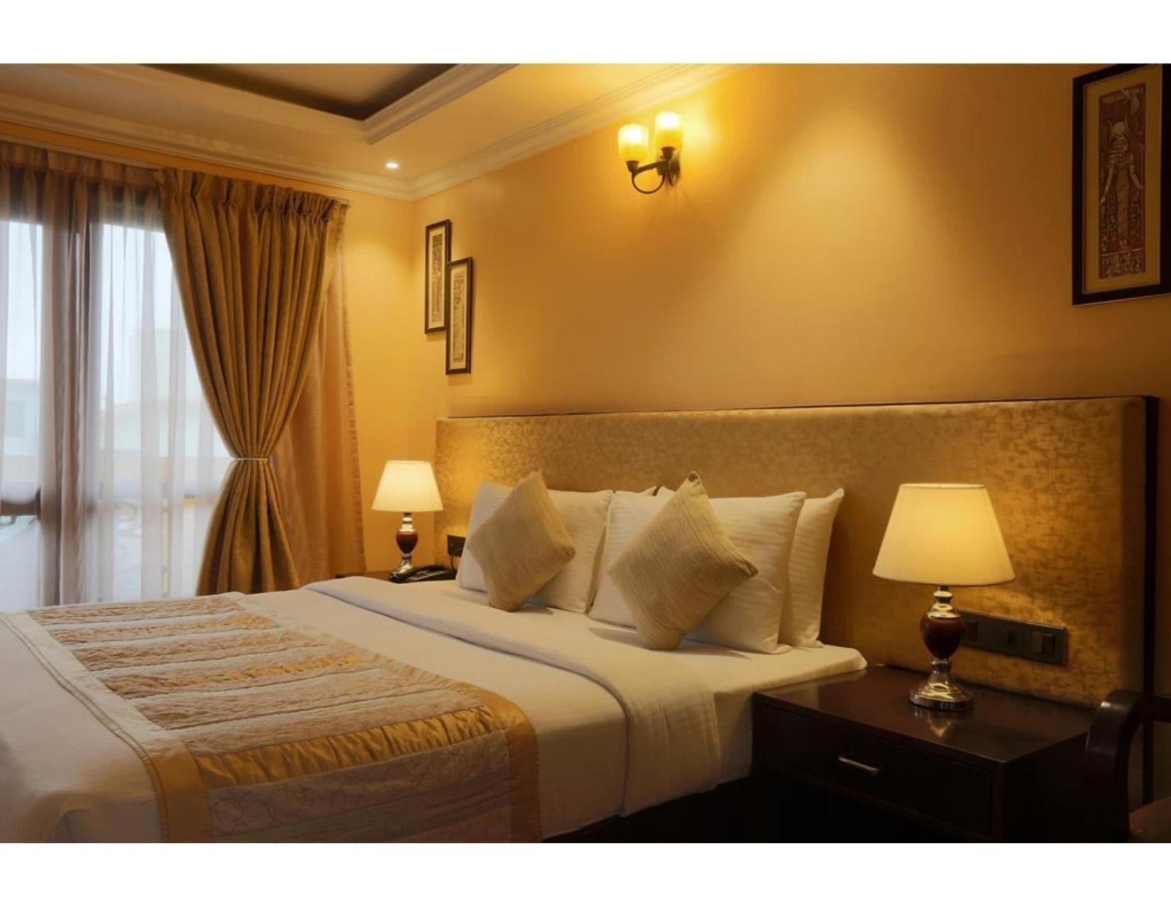 Hotel Silky Palace Near Igi Airportt Yeni Delhi Dış mekan fotoğraf