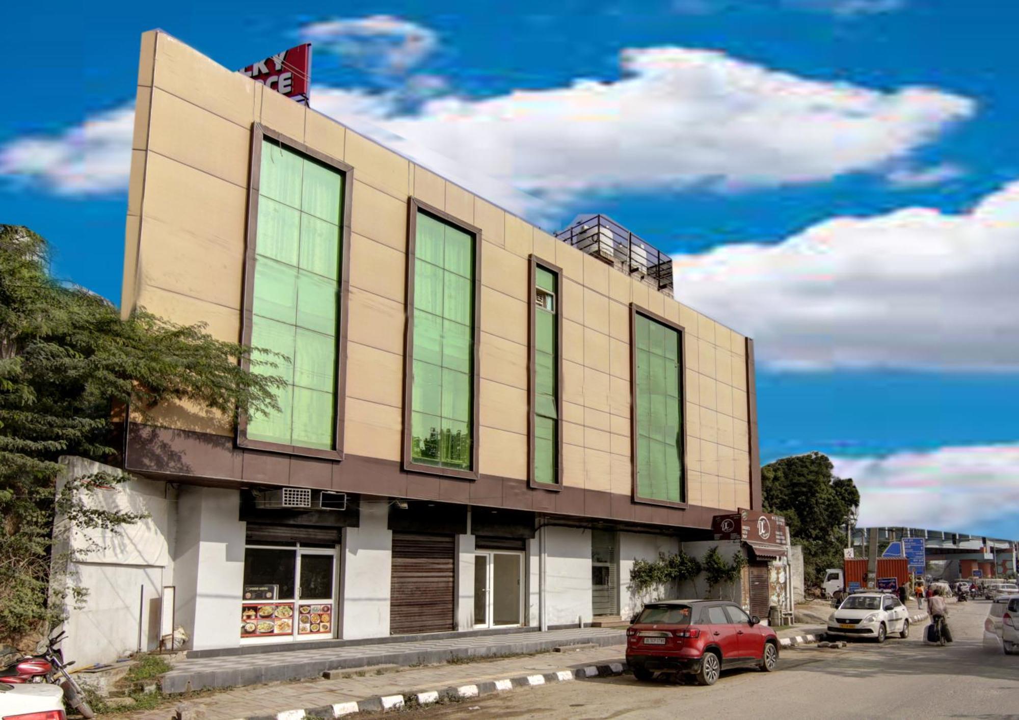Hotel Silky Palace Near Igi Airportt Yeni Delhi Dış mekan fotoğraf